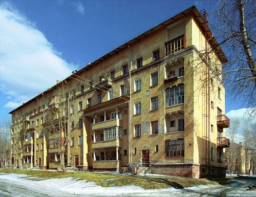 Жилой дом на улице Жуковского. 2002. Фото А.Козлов